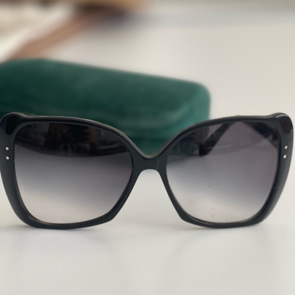 Gucci Elegant Black Sunglasses main image 4